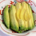 見習い主婦ゆん's cooksnap of when they made 手もまな板も汚さない☆アボガドの切り方.