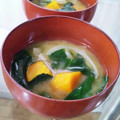 Yukiまむ's cooksnap of when they made かぼちゃとほうれん草のお味噌汁.