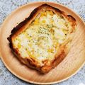 SUNMOONMOM's cooksnap of when they made コーンとマヨ♡混ぜ込みチーズトースト.