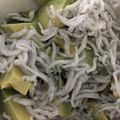ma___111's cooksnap of when they made 思いつき「アボカドとシラス」.