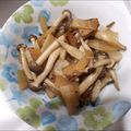 よーこ☆ガッキー's cooksnap of when they made 大根としめじの醤油炒め.