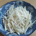 きらり流れ星's cooksnap of when they made [簡単]居酒屋風ゴマヨの大根サラダ.