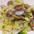 モモファム's cooksnap of when they made 簡単1品あさりとキャベツのバターで酒蒸し.