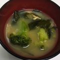 りたまむ♡'s cooksnap of when they made シーチキンとブロッコリーのお味噌汁.