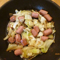 antkishi's cooksnap of when they made キャベツとソーセージのコンソメ炒め.