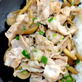 みいこのともだち's cooksnap of when they made 株とりなめこと豚肉の塩バター炒め♡.