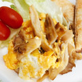 ★ぴよぴよ501★'s cooksnap of when they made 舞茸とふわふわ卵のガーリックバター炒め.