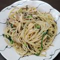 狼かあさん☆'s cooksnap of when they made 一人飯＊調味料2つ！大根葉と茸で和パスタ.