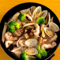 happpy555's cooksnap of when they made 簡単、タコとアサリのアヒージョ.