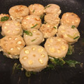 だい☆あお☆まり's cooksnap of when they made 簡単♪鶏肉と豆腐の蓮根はさみ照り焼き♡.