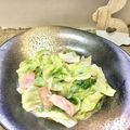 はらぺこしろうさぎ's cooksnap of when they made 美味！ベーコンとレタスの醤油炒め.