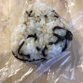 ♡まゆみゆ♡'s cooksnap of when they made 揚げ玉と塩昆布の麺つゆおにぎり.