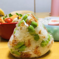 ルパンのかあさん☆彡's cooksnap of when they made 枝豆と桜海老の彩りおにぎり.