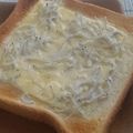 料理は嫌いじゃない♪'s cooksnap of when they made 簡単朝食＊しらすのピザ〜お好みでかぼす〜.