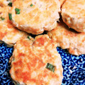あゆみんぶー's cooksnap of when they made かさ増し☆鮭と豆腐の和風ハンバーグ.