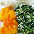 ♪YOKO's cooksnap of when they made 柿とほうれん草の白和え.
