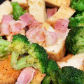 ひろみぃ〜's cooksnap of when they made ブロッコリとベーコンと厚揚げの黒胡椒炒め.
