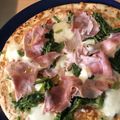 Yokchina's cooksnap of when they made 菜の花とハムの米粉ピザ.