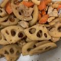 チャメゾウ's cooksnap of when they made 鶏肉とレンコンと人参の炒り煮.