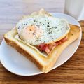 ねっちゃんっ's cooksnap of when they made ベーコンエッグチーズトースト.