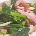 あこっこ's cooksnap of when they made 簡単！小松菜としめじのベーコン炒め.