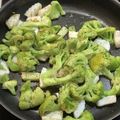 わが家の料理長's cooksnap of when they made イカとブロッコリーの塩炒め.