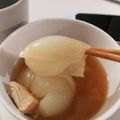 パン好きのご飯党's cooksnap of when they made 旨味が濃い！丸ごと玉ねぎコンソメスープ.