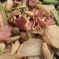 ☆かおりﾝｺﾞ☆'s cooksnap of when they made かぶとしめじ、ベーコンの酒蒸し.