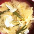 かなちん0807's cooksnap of when they made 簡単・ネギとニラと卵のお味噌汁.