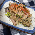 Rionaのおうち飯's cooksnap of when they made 生姜焼のたれで簡単♪エノキとハムの炒め物.