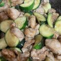 ぽんぽこ2486's cooksnap of when they made 鶏もも肉とズッキーニの醤油炒め.