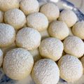 kurousagi1's cooksnap of when they made 大量！簡単！卵黄に合わせたスノーボール＊.