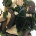 ma___111's cooksnap of when they made 高野豆腐とわかめとしいたけの煮物.