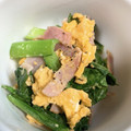 虎徹のママ's cooksnap of when they made 小松菜とベーコンと卵のマヨ醤油炒め.