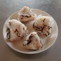 チコリママ's cooksnap of when they made 塩昆布とおかかのおにぎり♪.
