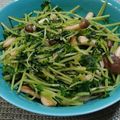 ふえふきたぬき's cooksnap of when they made こんがりしめじと豆苗の炒めナムル.