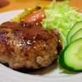 1630412's cooksnap of when they made *牛肉ハンバーグ★ブルーベリーソース*.