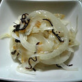 チビ☆ママ's cooksnap of when they made 簡単**新玉ねぎの和風サラダ**.