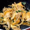 クックUZIB17☆'s cooksnap of when they made 厚あげ豚肉ニラ玉ねぎ炒め.