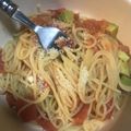 たろすけちゃん's cooksnap of when they made トマトとアボカドの簡単パスタ.
