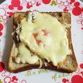 ebipeco's cooksnap of when they made 朝食めちゃうま ツナと目玉焼きトースト.