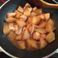 家具屋のゆうじ's cooksnap of when they made しみしみ大根と豚肉´Ꙫ`の煮物.