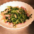 ☆ichika＊☆'s cooksnap of when they made 超簡単、ベーコンと豆苗のにんにく醤油炒め.