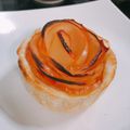 yurichika's cooksnap of when they made 餃子の皮で♡薔薇のアップルパイ.