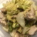 Tomoyosan's cooksnap of when they made 鶏ももとキャベツのガリバタ炒め★.