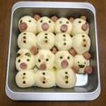 ✩かめたん✩'s cooksnap of when they made HBで簡単★チーズ入り雪だるまちぎりパン.