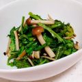桜月❀咲良mommy's cooksnap of when they made シンプルに旨い◎しめじと春菊の炒めナムル.