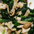 まさ12321's cooksnap of when they made 鶏皮とちぢみほうれん草の旨塩炒め.