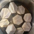 EnjoySun's cooksnap of when they made 逸品おせち◇鶴の子里芋の白煮◇正月.