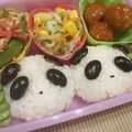 mutsu＊'s cooksnap of when they made 余った黒豆で！パンダおにぎりキャラ弁にも.